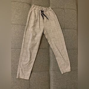 Pull on crop pant with pockets